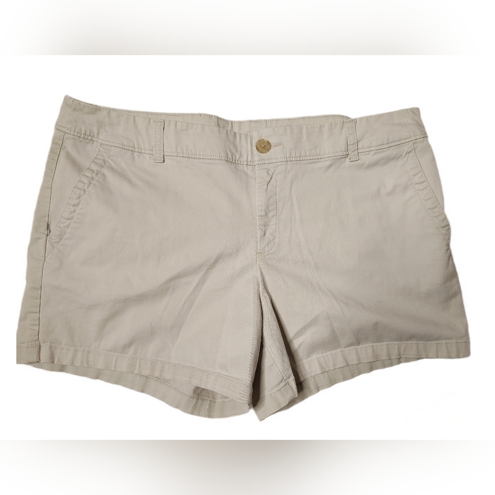 Claiborne Women’s Khaki Shorts – Size 16